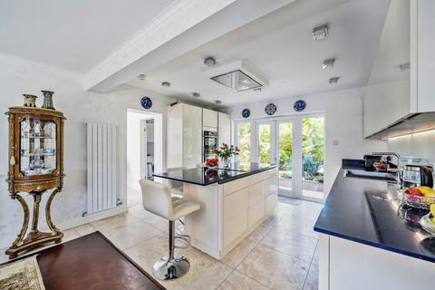 undefined, Turnoak Avenue, Surrey GU22