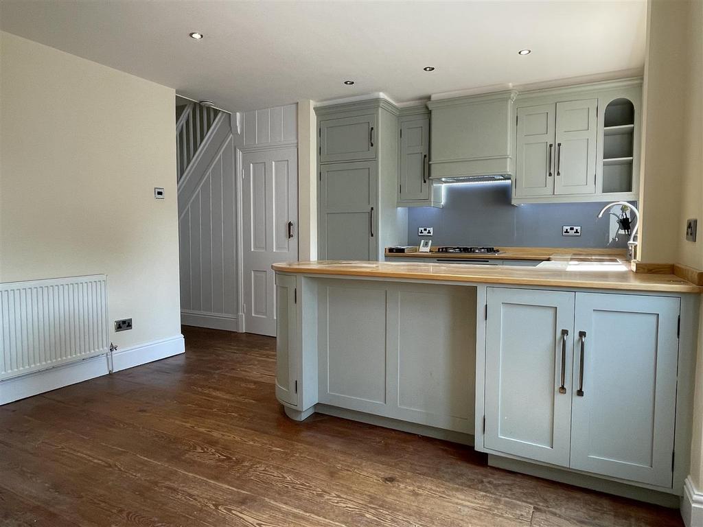 Kitchen1.jpg