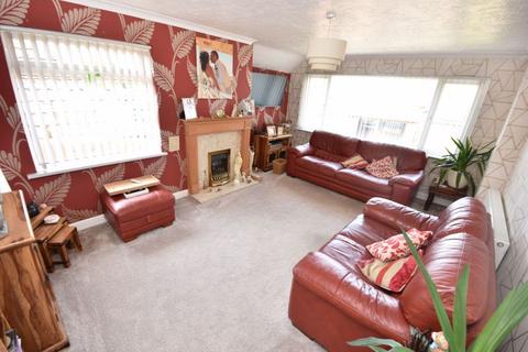3 bedroom detached bungalow to rent, Heath Road, Exeter