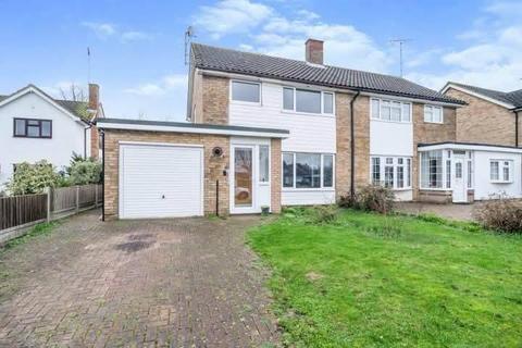 3 bedroom semi-detached house to rent, Swallow Dale, Basildon
