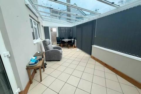 3 bedroom semi-detached house to rent, Swallow Dale, Basildon