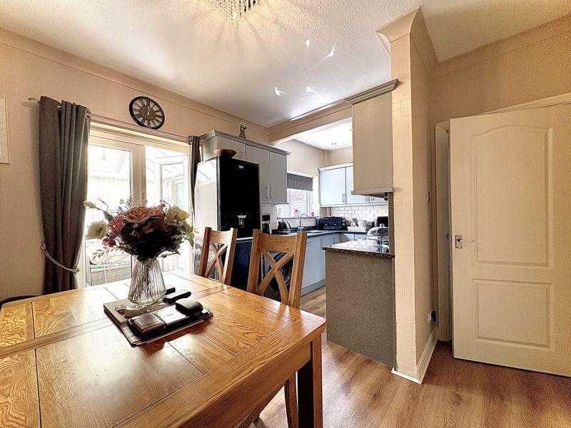 Dining kitchen