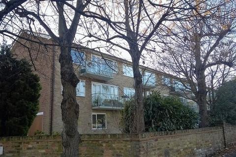 2 bedroom apartment to rent, Hillbrow Road, Esher