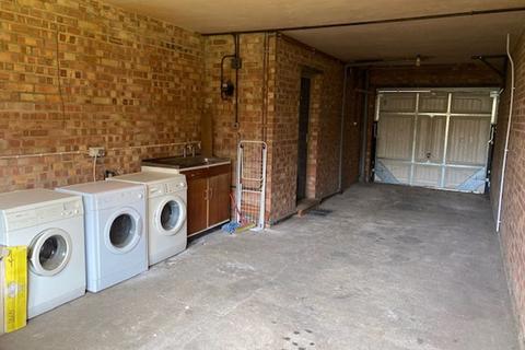2 bedroom apartment to rent, Hillbrow Road, Esher