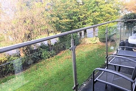 2 bedroom apartment to rent, Hillbrow Road, Esher