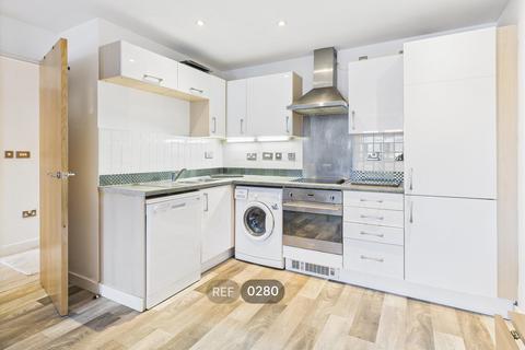 1 bedroom apartment to rent, Queens Court, Queens Dock Avenue, HU1 3DR