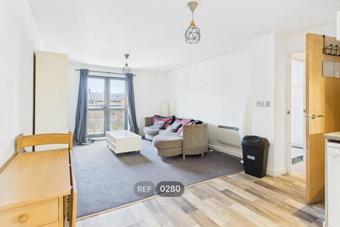 1 bedroom apartment to rent, Queens Court, Queens Dock Avenue, HU1 3DR