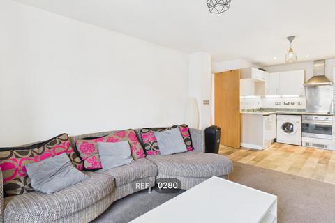 1 bedroom apartment to rent, Queens Court, Queens Dock Avenue, HU1 3DR