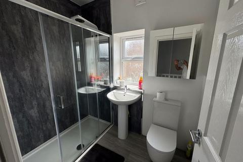 2 bedroom flat to rent, Ellison Street, Huddersfield