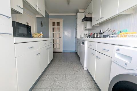 3 bedroom apartment to rent, Kingsley Court, Brighton