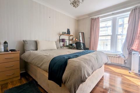 3 bedroom apartment to rent, Kingsley Court, Brighton