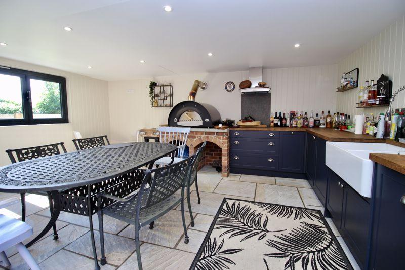 Outdoor Kitchen