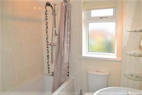 2 bedroom house to rent, Hayes Court, Longford