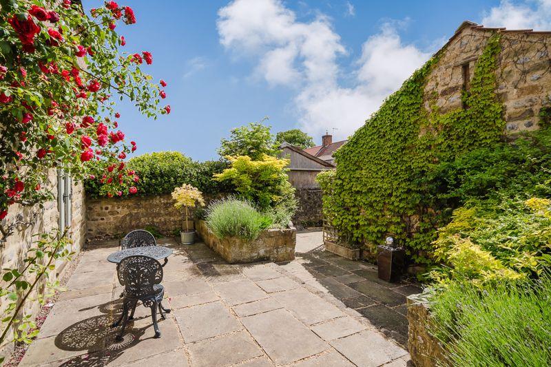 Courtyard garden