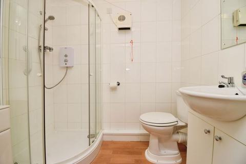 2 bedroom apartment for sale, Spring Close, Dagenham RM8