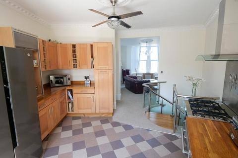 2 bedroom flat for sale, Marine Road West, Morecambe, LA3 1BS