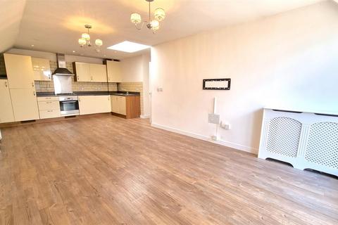 2 bedroom flat for sale, Wells View Drive, Bromley