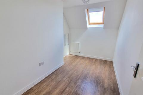 2 bedroom flat for sale, Wells View Drive, Bromley