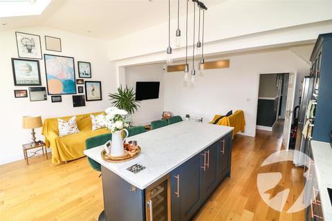 5 Reddy Road, Erith, DA8 2AY