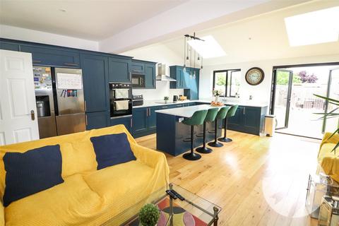 5 Reddy Road, Erith, DA8 2AY