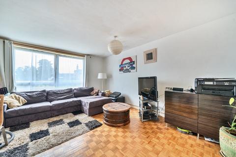 2 bedroom apartment for sale, Rodwell Court, Hersham Road, Walton-On-Thames