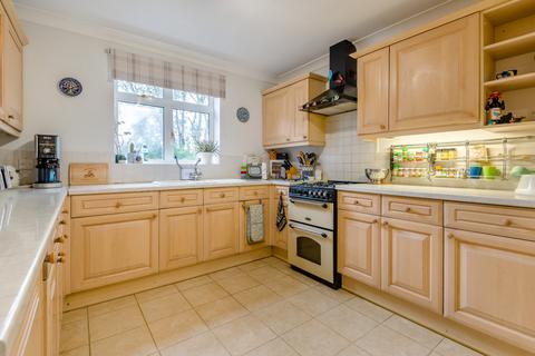 Highlea Gomeldon Road, Porton, Salisbury, SP4 0JT