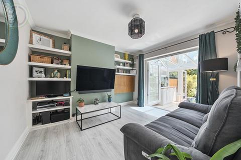 31 Runnymede, London, SW19 2PG