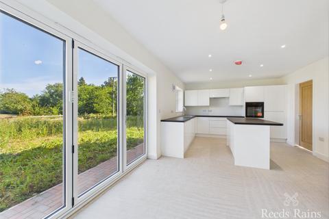 4 bedroom detached house for sale, Raleigh Drive, Hull HU11