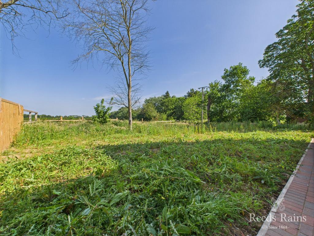 Side/Rear Garden