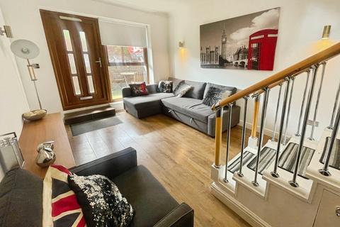 1 bedroom detached house to rent, Barking Road, London E13