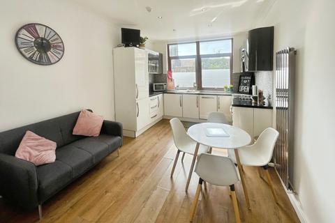 1 bedroom detached house to rent, Barking Road, London E13
