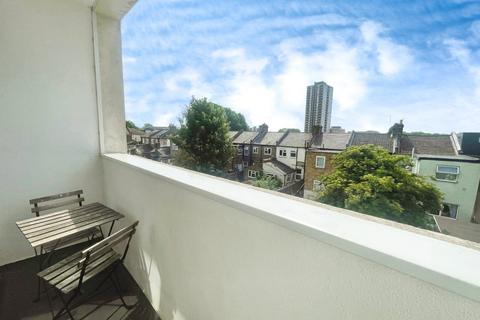 1 bedroom detached house to rent, Barking Road, London E13