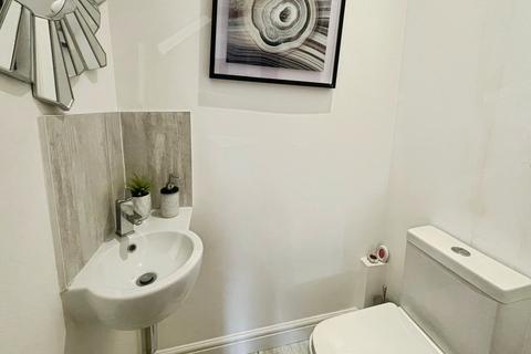 1 bedroom detached house to rent, Barking Road, London E13