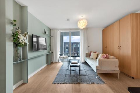 3 bedroom flat to rent, Platamone house 1