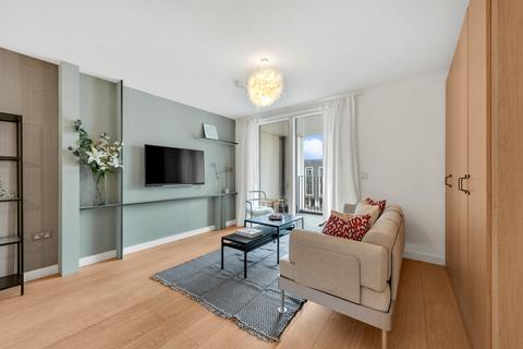 3 bedroom flat to rent, Platamone house 1