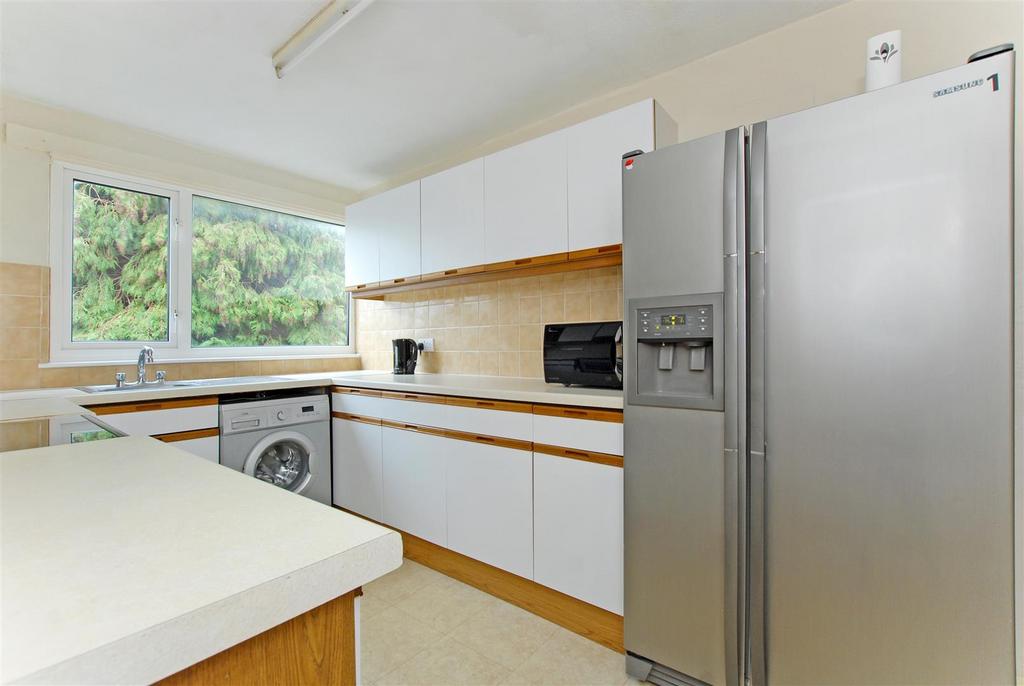 Kitchen 2.jpg