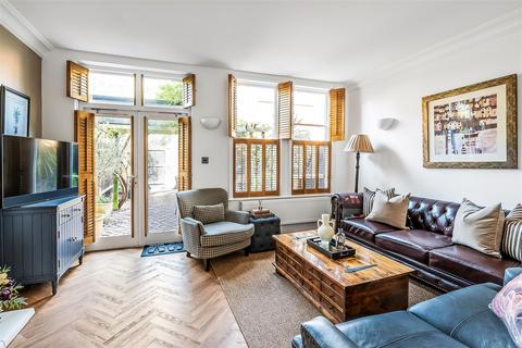 2 Lavender Close, Leatherhead, KT22 8LZ