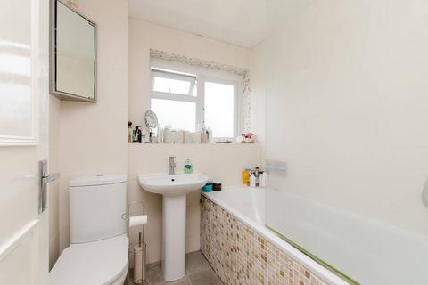 2 bedroom maisonette to rent, Heathwood Court, Hyde Farm Estate, London, SW12