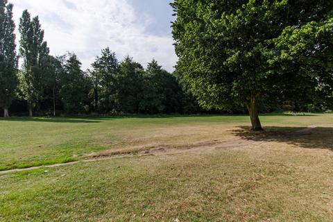 2 bedroom maisonette to rent, Heathwood Court, Hyde Farm Estate, London, SW12