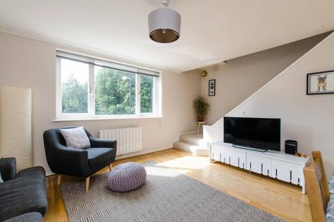 2 bedroom maisonette to rent, Heathwood Court, Hyde Farm Estate, London, SW12