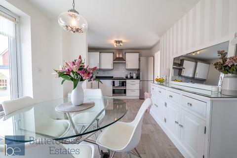 3 bedroom detached house for sale, Goldstraw Lane, Fernwood, NG24 3FF