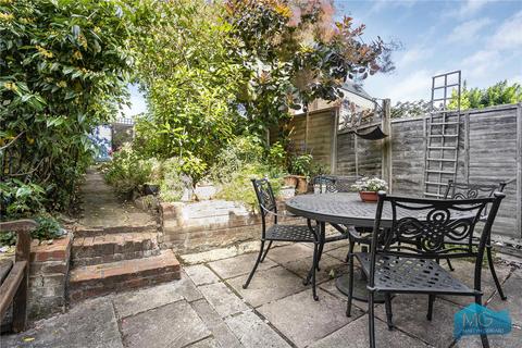 4 bedroom terraced house for sale, Grove Road, London, N12