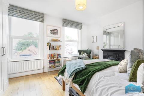 4 bedroom terraced house for sale, Grove Road, London, N12