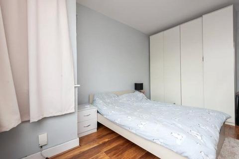 4 Abbey Road, London, SW19 2LZ