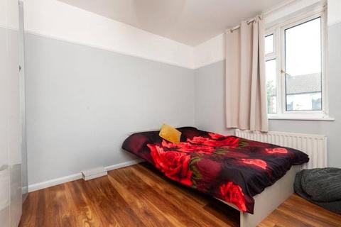 4 Abbey Road, London, SW19 2LZ