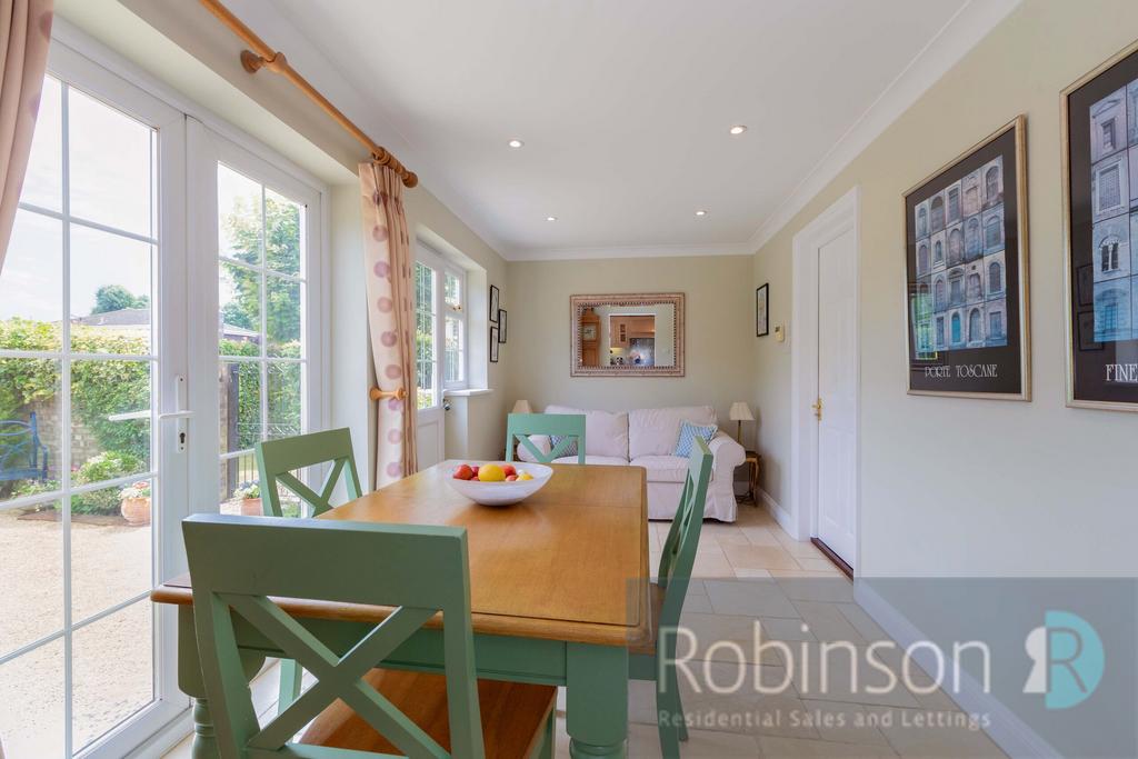 11 Silvertrees Drive-19
