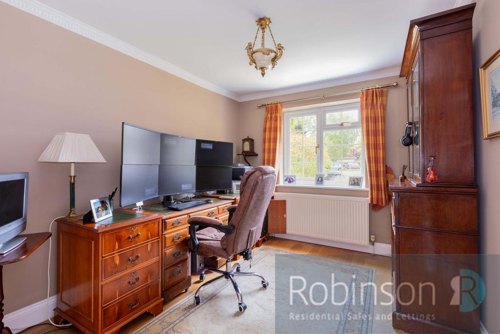 11 Silvertrees Drive-20