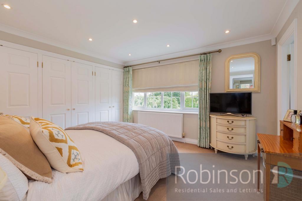 11 Silvertrees Drive-24