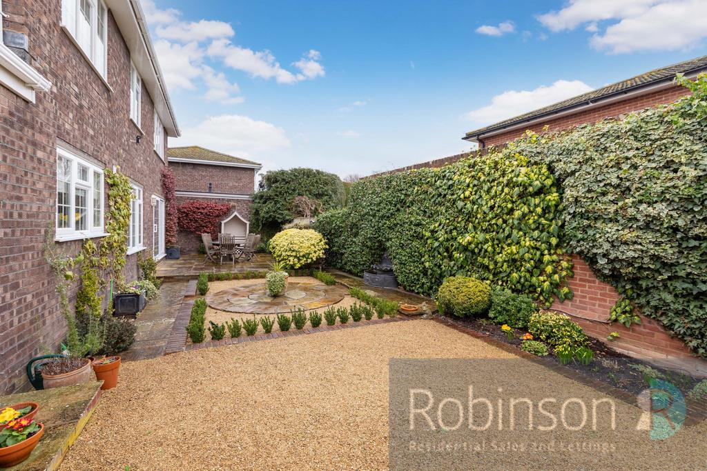 11 Silvertrees Drive-7