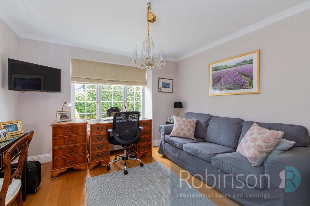 11 Silvertrees Drive-16